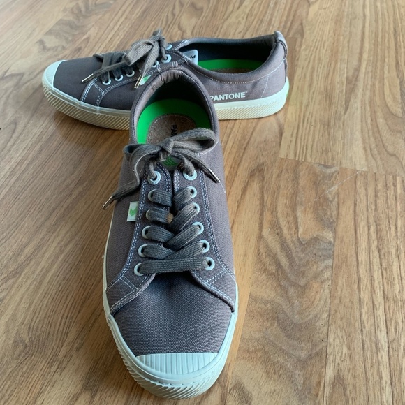 Cariuma Pantone Gray Canvas Low top Lifestyle Sneakers Size 10 Men 11.5 Women - Picture 8 of 12